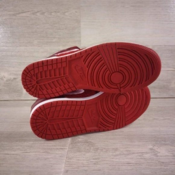 Nike Air Jordan 1 Mid Red Quilt Sneakers Size 6Y (Fits Women's 7.5) New Shoes - Picture 5 of 6